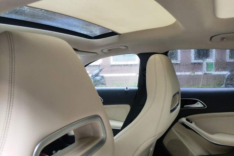 Used Mercedes-Benz GLA 2015 GLA 220 4MATIC Fashion Model Headliner