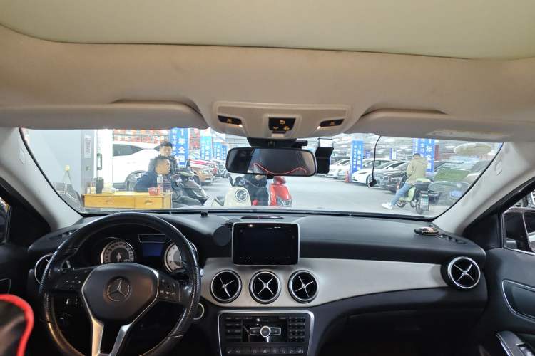 Used Mercedes-Benz GLA 2015 GLA 220 4MATIC Fashion Model Headliner