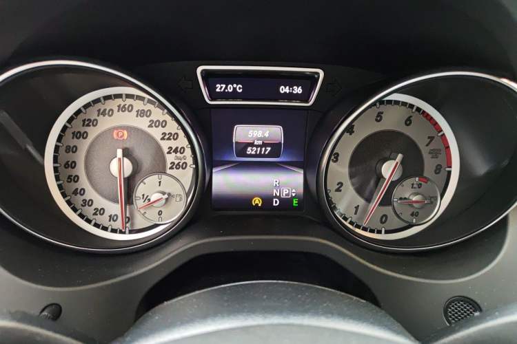 Used Mercedes-Benz GLA 2015 GLA 220 4MATIC Luxury Model Odometer Close Up