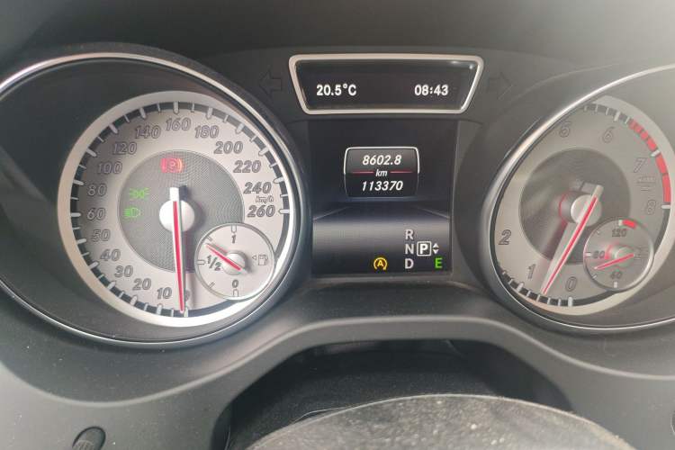 Used Mercedes-Benz GLA 2015 GLA 200 Sport Edition Odometer Close Up