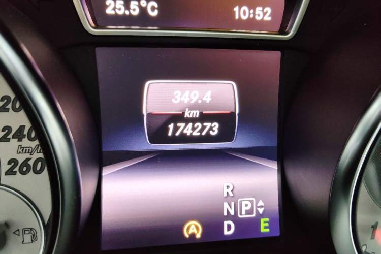 Used Mercedes-Benz GLA 2015 GLA 220 4MATIC Luxury Model Odometer Close Up