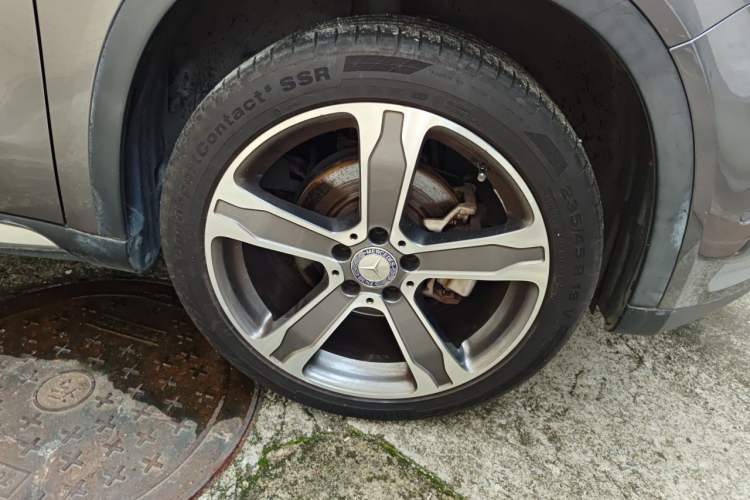 Used Mercedes-Benz GLA 2015 GLA 220 4MATIC Luxury Model Right Front Wheel Hub