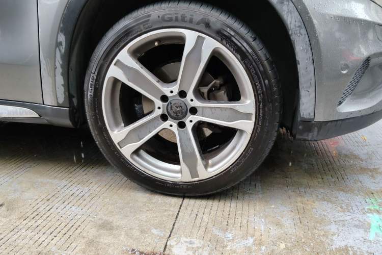 Used Mercedes-Benz GLA 2015 GLA 220 4MATIC Luxury Model Right Front Wheel Hub