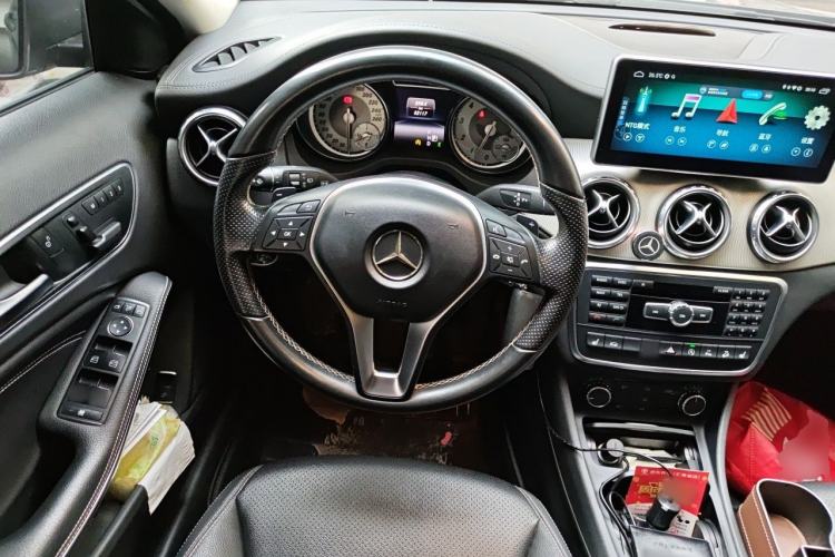 Used Mercedes-Benz GLA 2015 GLA 220 4MATIC Luxury Model Steering Wheel