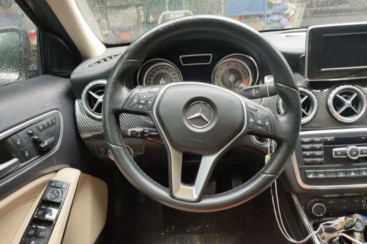 Used Mercedes-Benz GLA 2015 GLA 220 4MATIC Fashion Model Steering Wheel