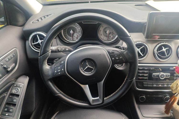 Used Mercedes-Benz GLA 2015 GLA 200 Sport Edition Steering Wheel