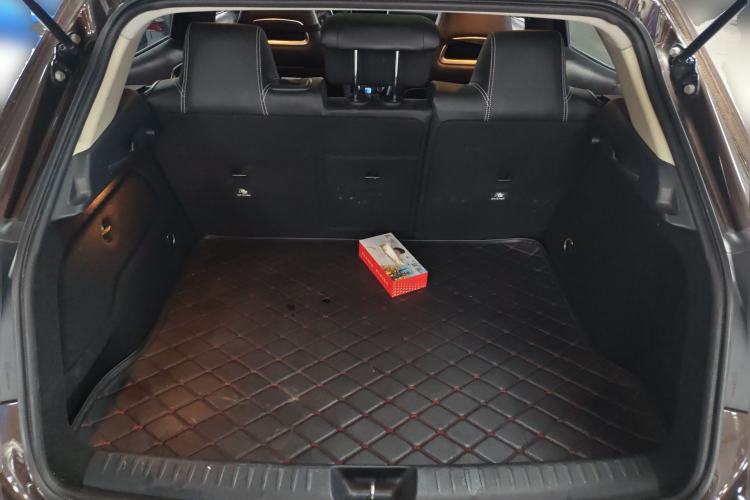 Used Mercedes-Benz GLA 2015 GLA 220 4MATIC Fashion Model Trunk
