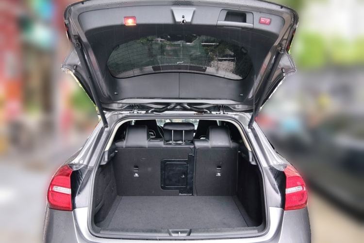 Used Mercedes-Benz GLA 2015 GLA 220 4MATIC Luxury Model Trunk