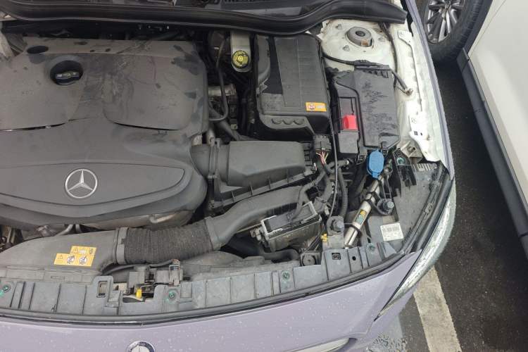 Used Mercedes-Benz GLA 2015 GLA 220 4MATIC Luxury Model Engine Bay Left