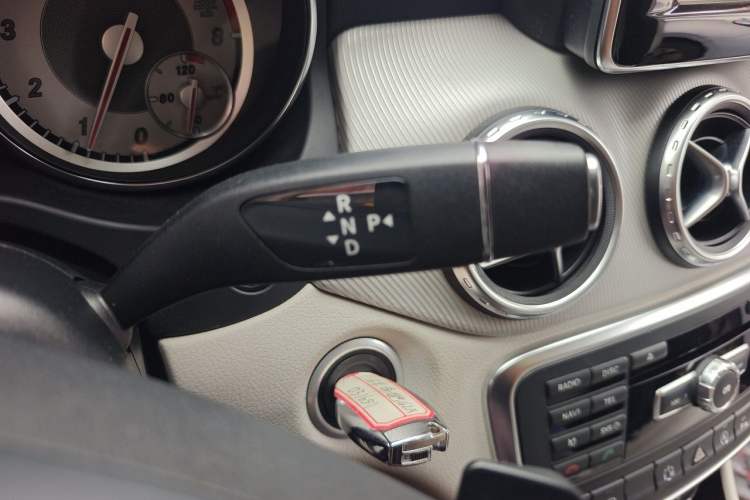 Used Mercedes-Benz GLA 2015 GLA 220 4MATIC Luxury Model Gear Lever