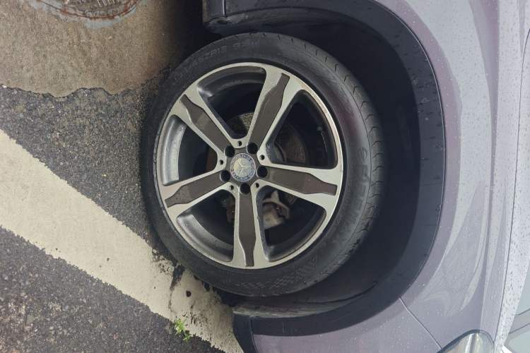 Used Mercedes-Benz GLA 2015 GLA 220 4MATIC Luxury Model Right Front Wheel Hub