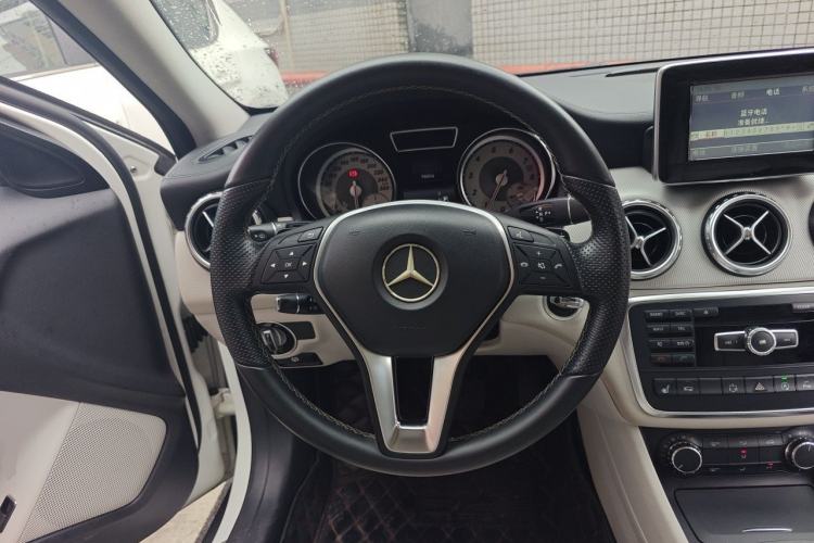 Used Mercedes-Benz GLA 2015 GLA 220 4MATIC Luxury Model Steering Wheel