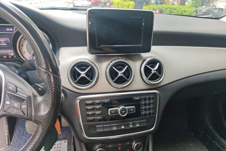 Used Mercedes-Benz GLA 2015 GLA 200 Sport Edition Audio And AC Panel