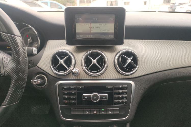 Used Mercedes-Benz GLA 2015 GLA 200 Audio And AC Panel