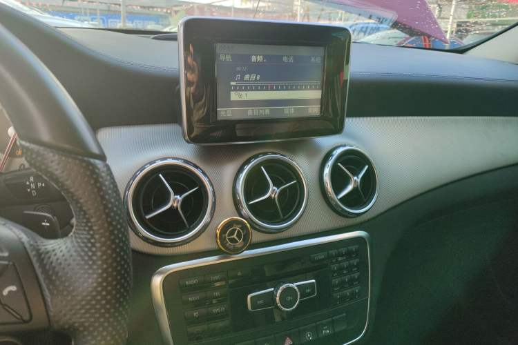 Used Mercedes-Benz GLA 2015 GLA 200 Fashion Model Audio And AC Panel