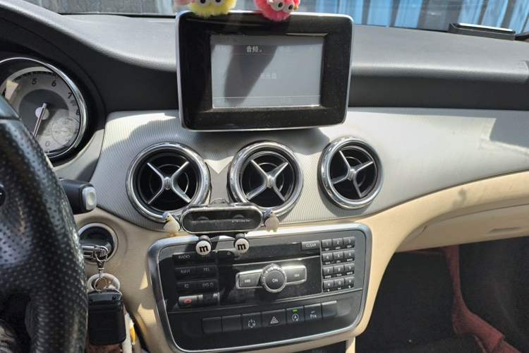 Used Mercedes-Benz GLA 2015 GLA 200 Sport Edition Audio And AC Panel