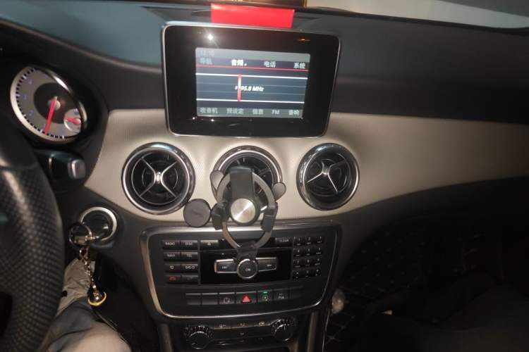 Used Mercedes-Benz GLA 2015 GLA 200 Sport Edition Audio And AC Panel