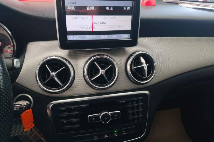 Used Mercedes-Benz GLA 2015 GLA 200 Sport Edition Audio And AC Panel