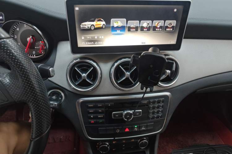 Used Mercedes-Benz GLA 2015 GLA 200 Fashion Model Audio And AC Panel