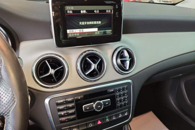 Used Mercedes-Benz GLA 2015 GLA 220 4MATIC Luxury Model Audio And AC Panel