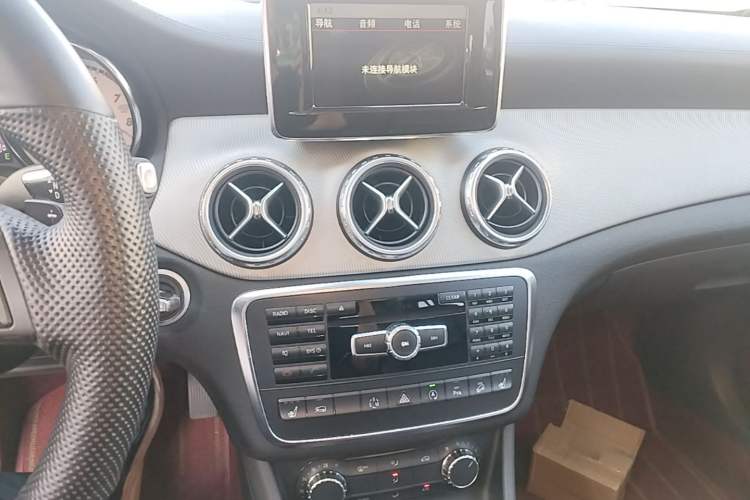 Used Mercedes-Benz GLA 2015 GLA 220 4MATIC Fashion Model Audio And AC Panel