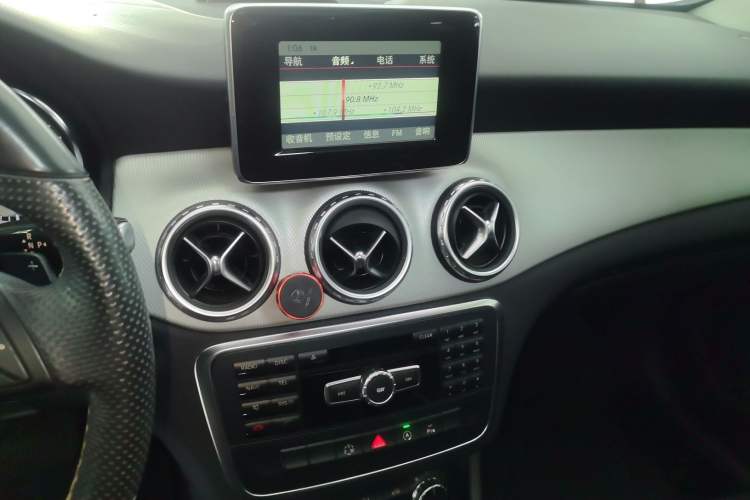 Used Mercedes-Benz GLA 2015 GLA 200 Sport Edition Audio And AC Panel