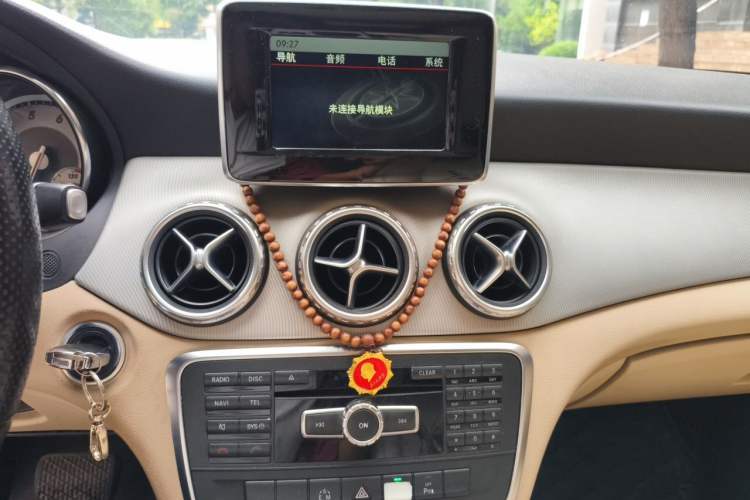 Used Mercedes-Benz GLA 2015 GLA 200 Sport Edition Audio And AC Panel
