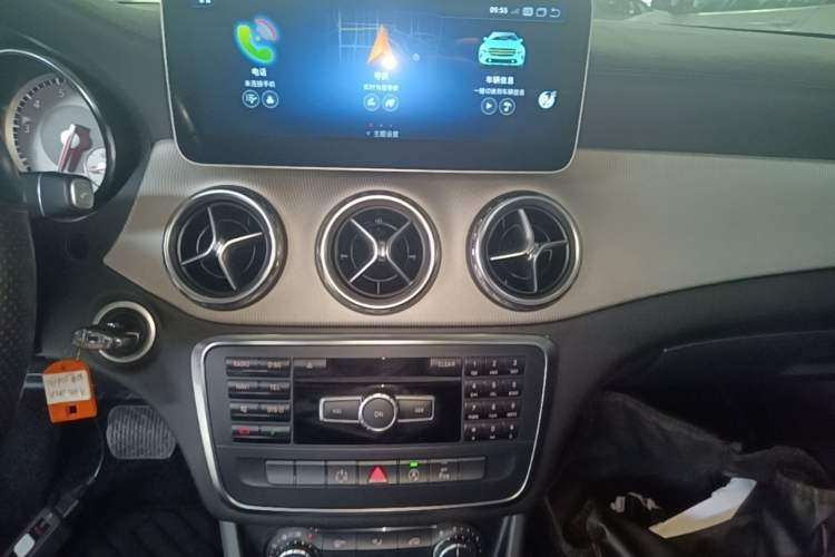 Used Mercedes-Benz GLA 2015 GLA 200 Sport Edition Audio And AC Panel