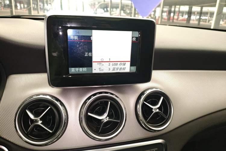 Used Mercedes-Benz GLA 2015 GLA 200 Sport Edition Audio And AC Panel