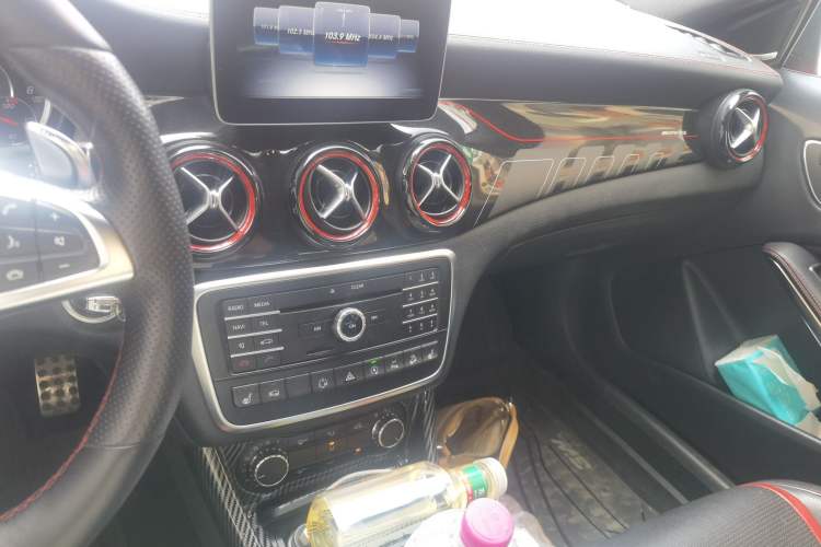 Used Mercedes-Benz GLA 2015 GLA 260 4MATIC Sport Edition Audio And AC Panel