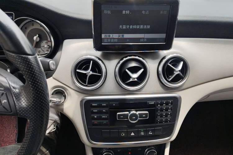 Used Mercedes-Benz GLA 2015 GLA 200 Fashion Model Audio And AC Panel