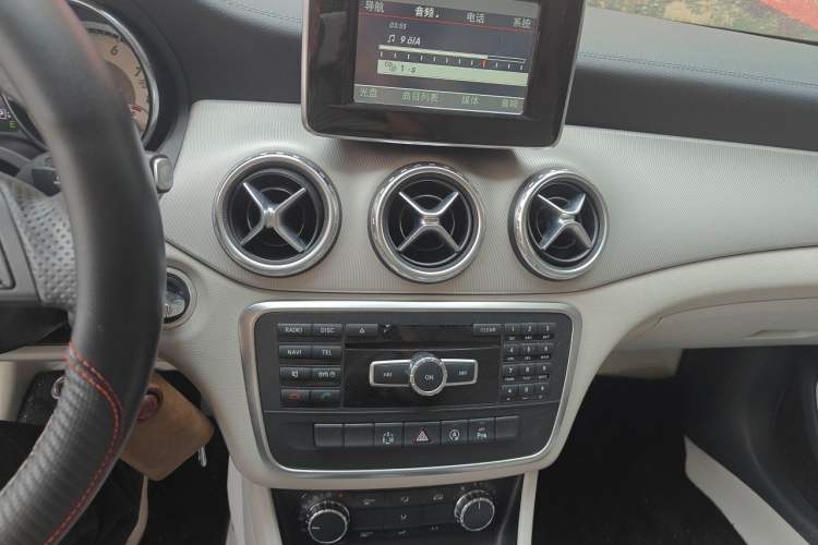 Used Mercedes-Benz GLA 2015 GLA 200 Fashion Model Audio And AC Panel