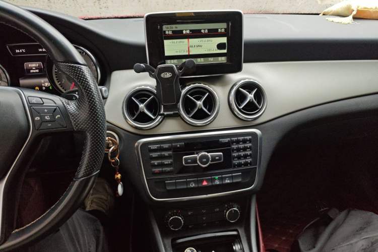 Used Mercedes-Benz GLA 2015 GLA 200 Sport Edition Audio And AC Panel