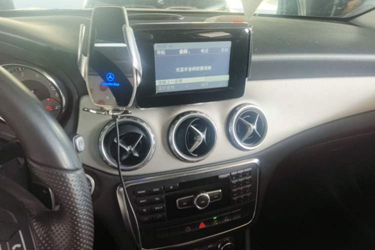 Used Mercedes-Benz GLA 2015 GLA 200 Sport Edition Audio And AC Panel