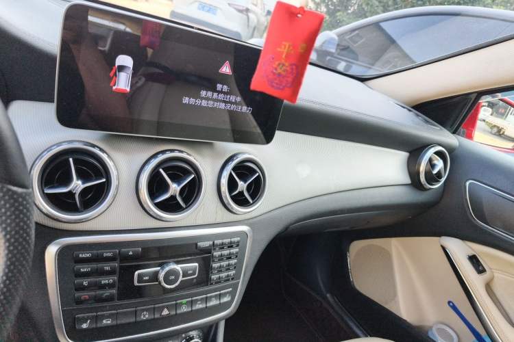 Used Mercedes-Benz GLA 2015 GLA 220 4MATIC Fashion Model Audio And AC Panel
