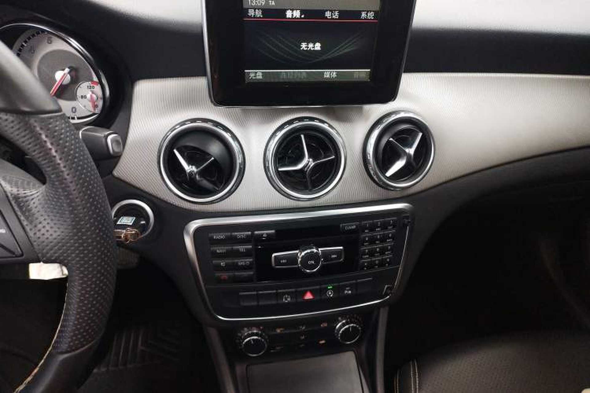 Used Mercedes-Benz GLA 2015 GLA 200 Sport Edition Audio And AC Panel
