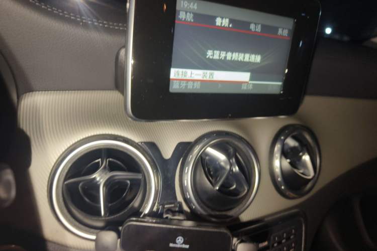 Used Mercedes-Benz GLA 2015 GLA 200 Sport Edition Audio And AC Panel