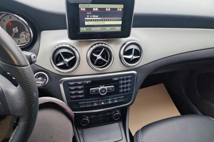 Used Mercedes-Benz GLA 2015 GLA 200 Sport Edition Audio And AC Panel