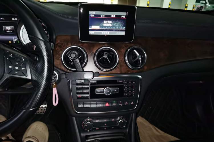 Used Mercedes-Benz GLA 2015 GLA 260 4MATIC Audio And AC Panel