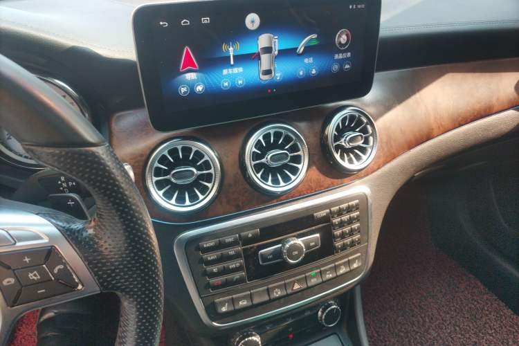 Used Mercedes-Benz GLA 2015 GLA 260 4MATIC Audio And AC Panel