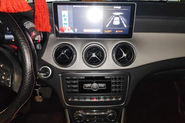 Used Mercedes-Benz GLA 2015 GLA 220 4MATIC Fashion Model Audio And AC Panel