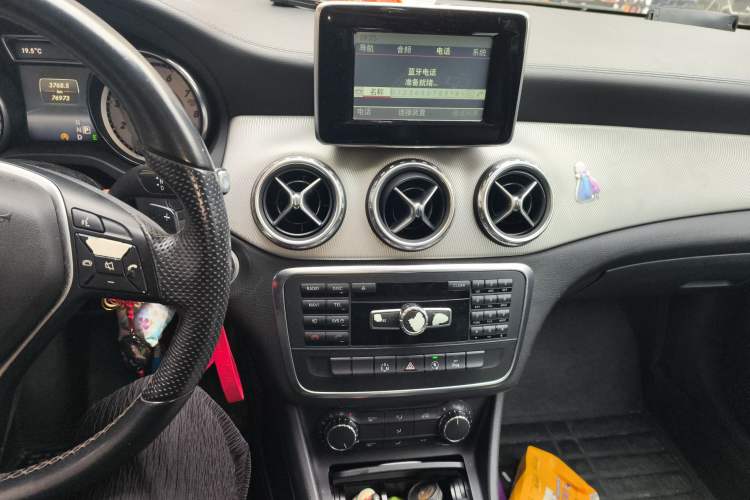 Used Mercedes-Benz GLA 2015 GLA 200 Fashion Model Audio And AC Panel