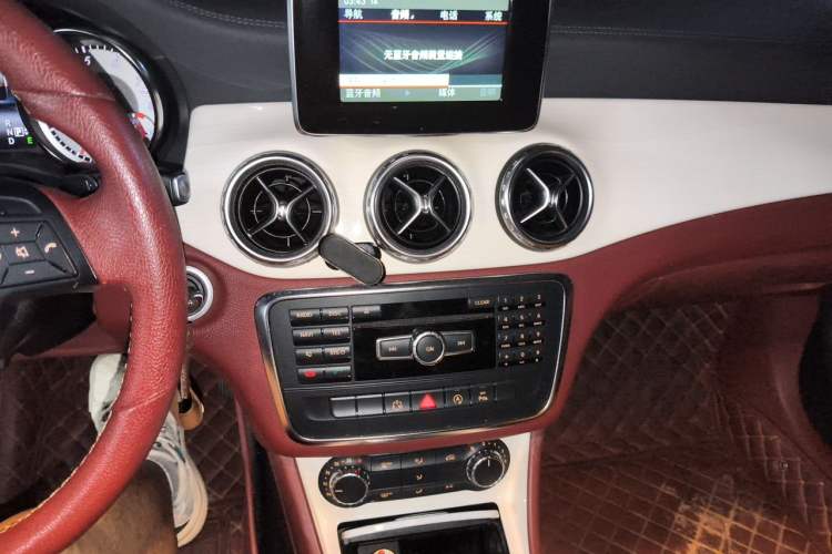 Used Mercedes-Benz GLA 2015 GLA 200 Fashion Model Audio And AC Panel