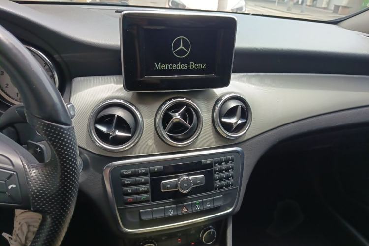 Used Mercedes-Benz GLA 2015 GLA 200 Sport Edition Audio And AC Panel