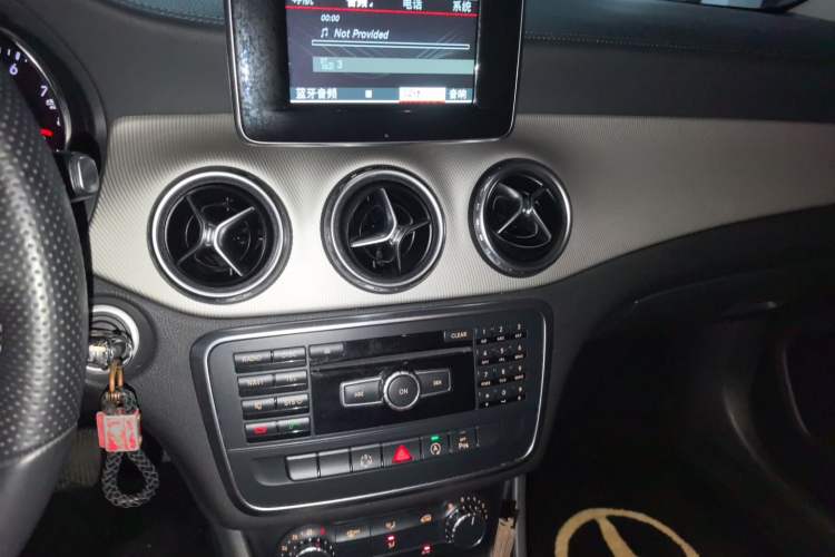 Used Mercedes-Benz GLA 2015 GLA 200 Fashion Model Audio And AC Panel