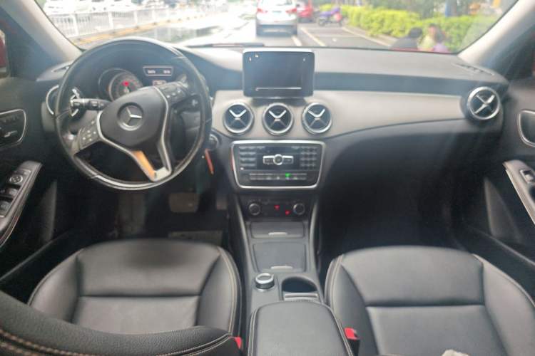 Used Mercedes-Benz GLA 2015 GLA 200 Sport Edition Center Console