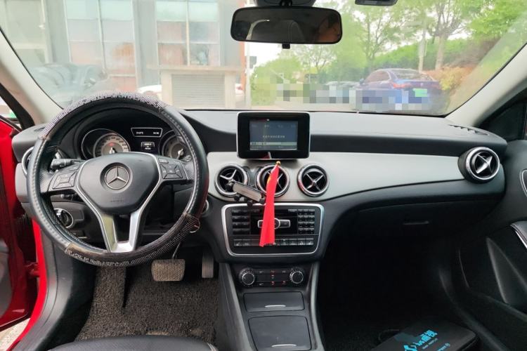 Used Mercedes-Benz GLA 2015 GLA 220 4MATIC Fashion Model Center Console