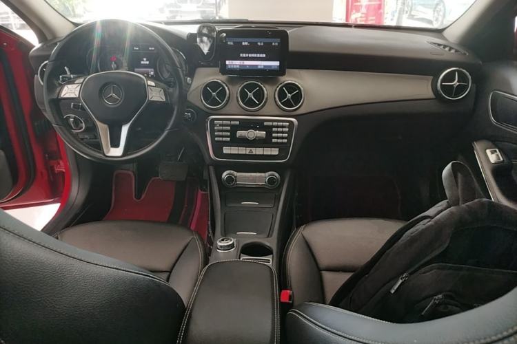 Used Mercedes-Benz GLA 2015 GLA 200 Sport Edition Center Console
