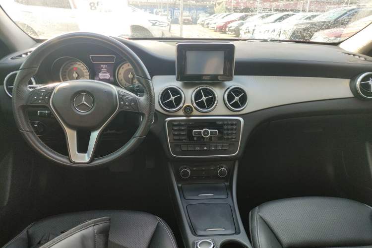 Used Mercedes-Benz GLA 2015 GLA 200 Fashion Model Center Console