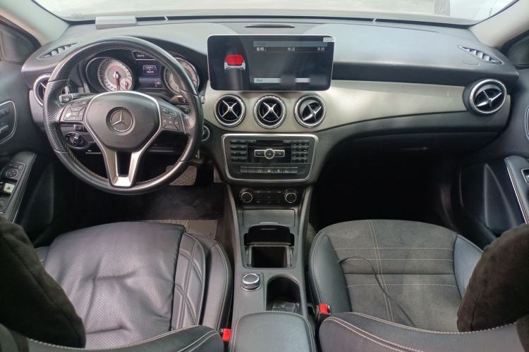 Used Mercedes-Benz GLA 2015 GLA 200 Center Console